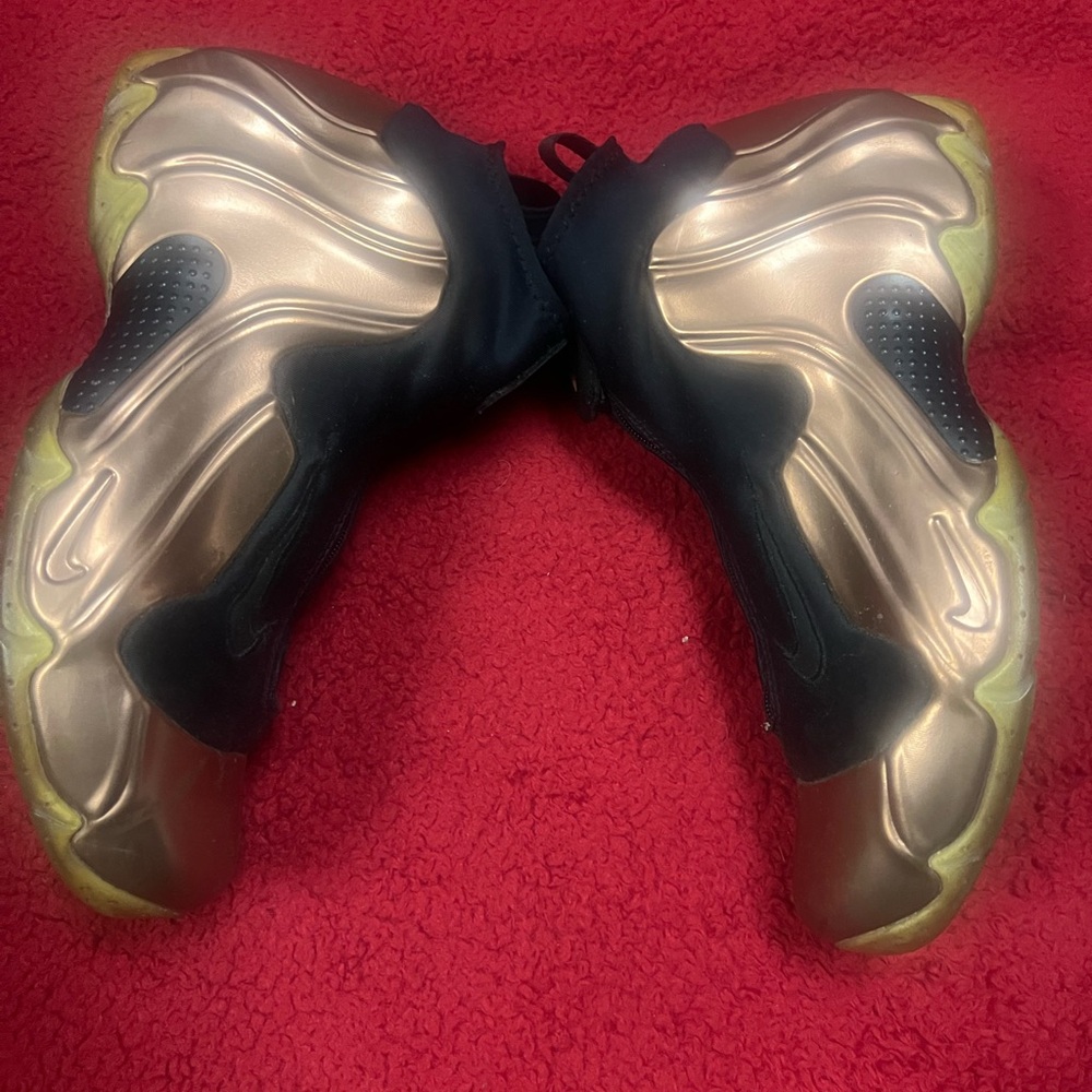 Nike Black and Gold Sneakers Flightposite - Picture 2 of 4